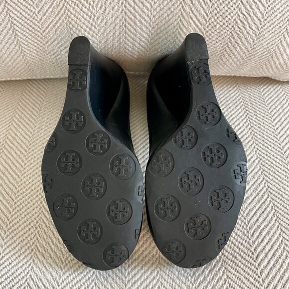 Tory Burch Sally Wedge Pumps – Black Leather – Size 6 - Picture 5 of 9